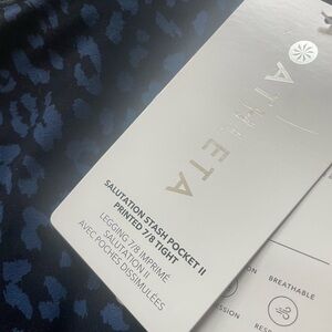 NWT Athleta 7/8 salutation leggings